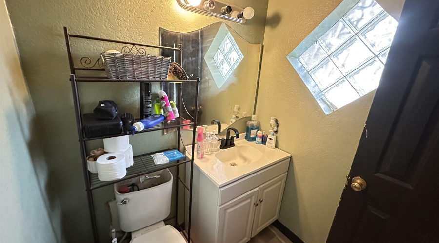 517 Frost St, Laredo, Texas 78040, 3 Bedrooms Bedrooms, 7 Rooms Rooms,2 BathroomsBathrooms,Residential,For Sale,517 Frost St,20253787