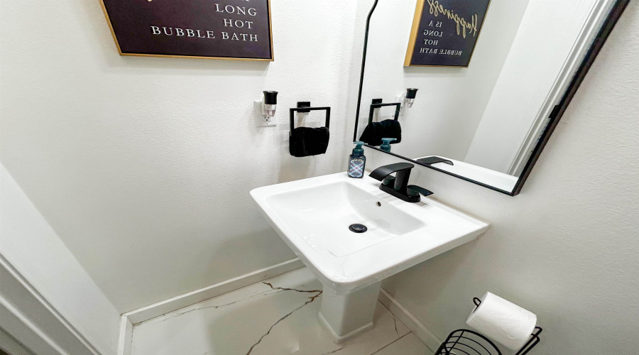 3708 Gregorio Lerma Dr, Laredo, Texas 78046, 3 Bedrooms Bedrooms, 6 Rooms Rooms,2 BathroomsBathrooms,Residential,For Sale,3708 Gregorio Lerma Dr,20253796