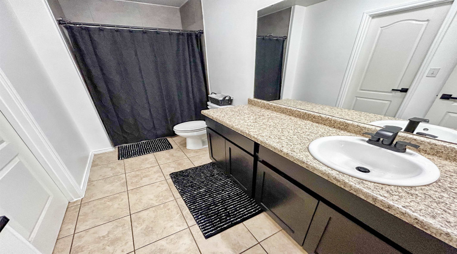 3708 Gregorio Lerma Dr, Laredo, Texas 78046, 3 Bedrooms Bedrooms, 6 Rooms Rooms,2 BathroomsBathrooms,Residential,For Sale,3708 Gregorio Lerma Dr,20253796