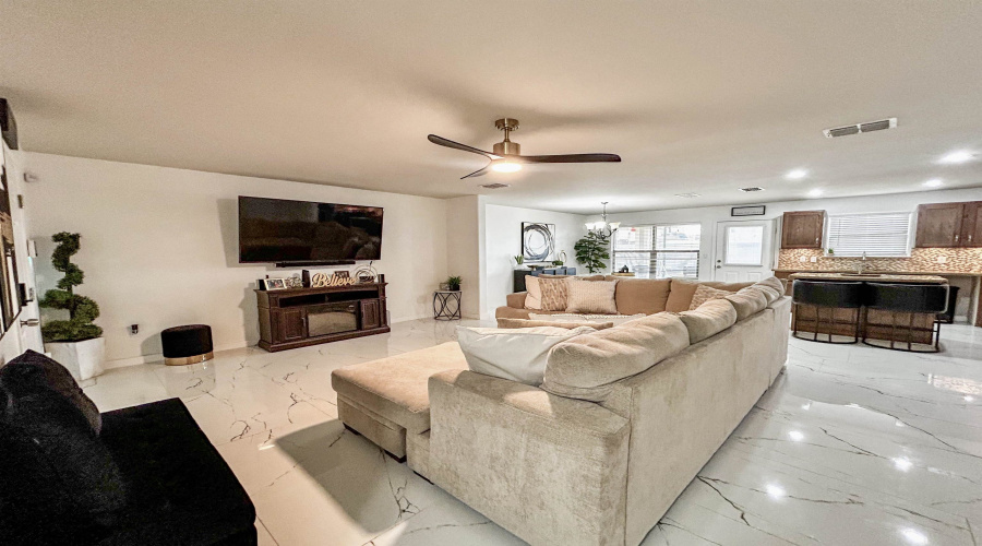 3708 Gregorio Lerma Dr, Laredo, Texas 78046, 3 Bedrooms Bedrooms, 6 Rooms Rooms,2 BathroomsBathrooms,Residential,For Sale,3708 Gregorio Lerma Dr,20253796