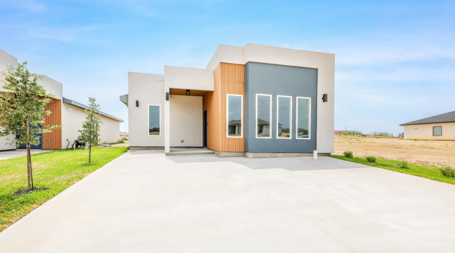 5017 Servando Dr, Laredo, Texas 78046, 3 Bedrooms Bedrooms, 5 Rooms Rooms,2 BathroomsBathrooms,Residential,For Sale,5017 Servando Dr,20253800