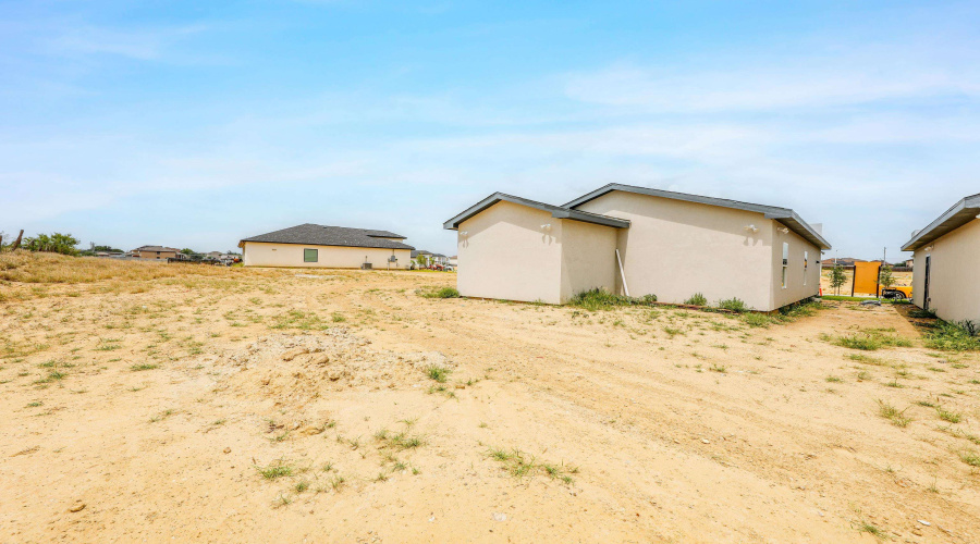 5017 Servando Dr, Laredo, Texas 78046, 3 Bedrooms Bedrooms, 5 Rooms Rooms,2 BathroomsBathrooms,Residential,For Sale,5017 Servando Dr,20253800