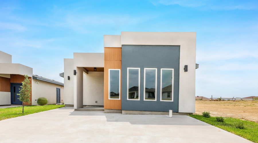 5017 Servando Dr, Laredo, Texas 78046, 3 Bedrooms Bedrooms, 5 Rooms Rooms,2 BathroomsBathrooms,Residential,For Sale,5017 Servando Dr,20253800
