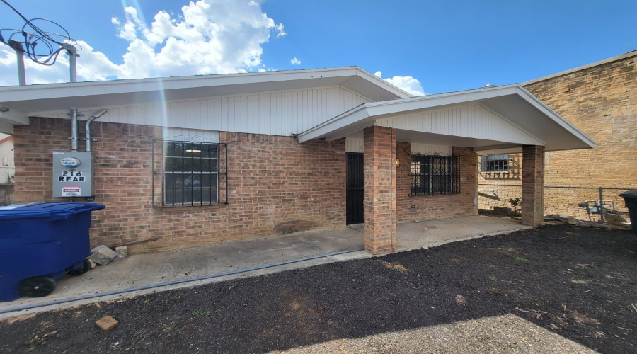 216 N Meadow Ave, Laredo, Texas 78040, 3 Bedrooms Bedrooms, 6 Rooms Rooms,2 BathroomsBathrooms,Residential,For Rent,216 N Meadow Ave,20253801