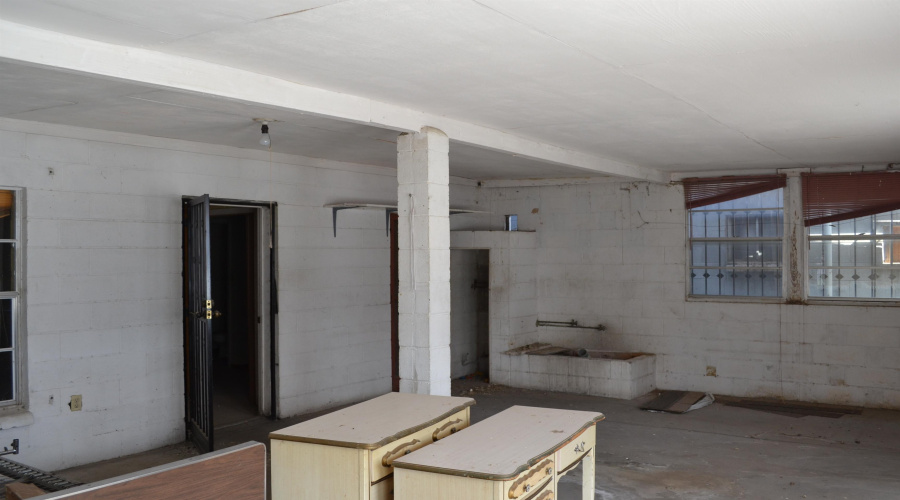 205 Juarez Ave, Laredo, Texas 78040, 1 Room Rooms,4 BathroomsBathrooms,Commercial retail/office,For Sale,205 Juarez Ave,20253818