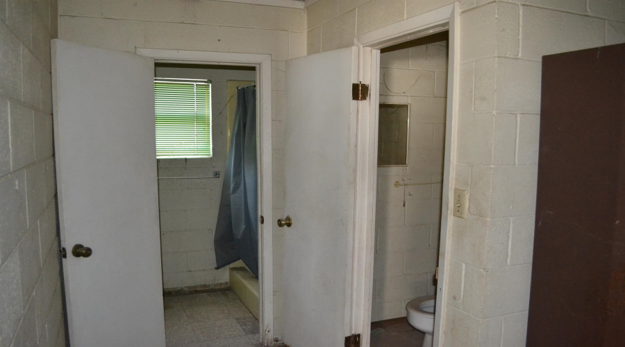 205 Juarez Ave, Laredo, Texas 78040, 1 Room Rooms,4 BathroomsBathrooms,Commercial retail/office,For Sale,205 Juarez Ave,20253818
