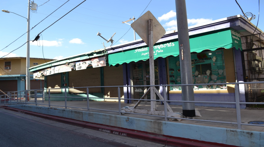 205 Juarez Ave, Laredo, Texas 78040, 1 Room Rooms,4 BathroomsBathrooms,Commercial retail/office,For Sale,205 Juarez Ave,20253818