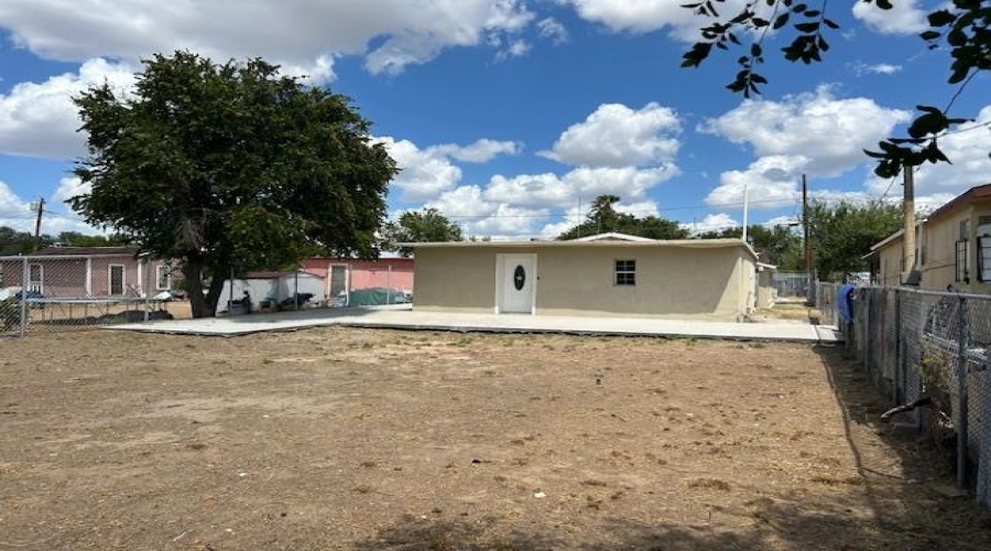 1716 S Bartlett Ave, Laredo, Texas 78046, ,Multi-family,For Sale,1716 S Bartlett Ave,20253807