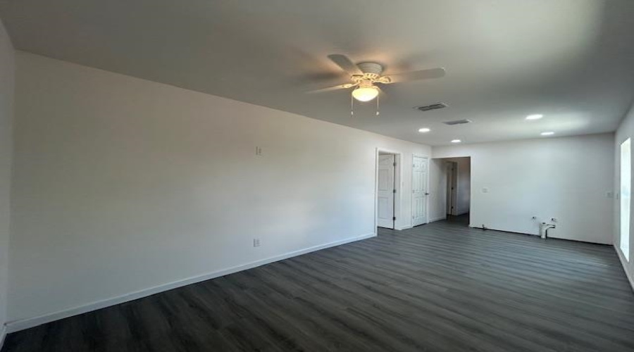 1716 S Bartlett Ave, Laredo, Texas 78046, ,Multi-family,For Sale,1716 S Bartlett Ave,20253807