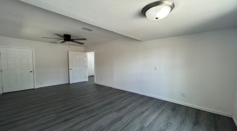 1716 S Bartlett Ave, Laredo, Texas 78046, ,Multi-family,For Sale,1716 S Bartlett Ave,20253807