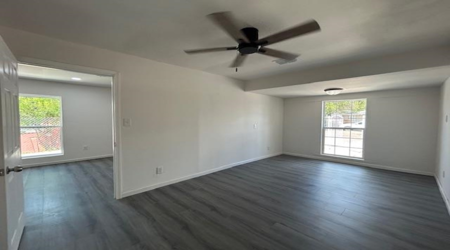 1716 S Bartlett Ave, Laredo, Texas 78046, ,Multi-family,For Sale,1716 S Bartlett Ave,20253807