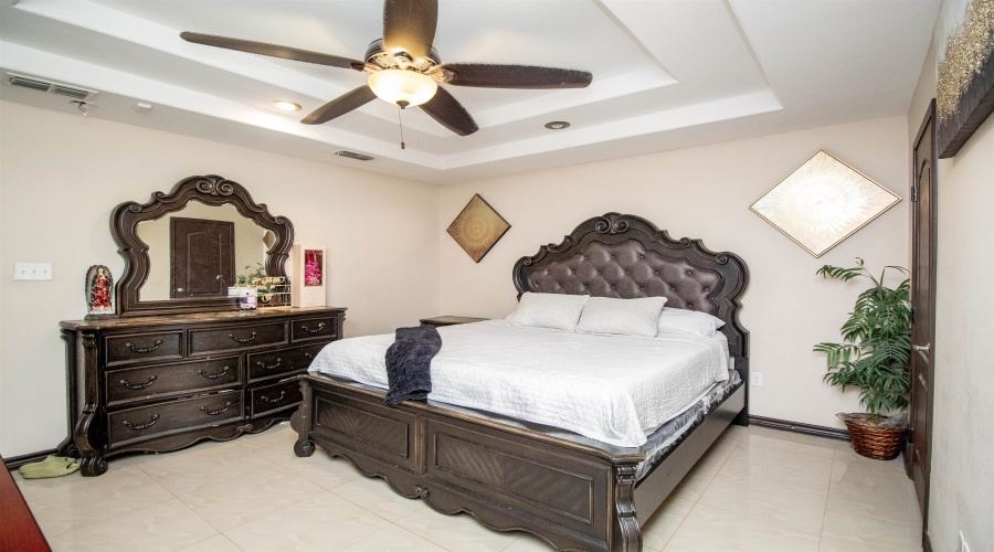 2310 Jean St, Laredo, Texas 78046, 3 Bedrooms Bedrooms, 5 Rooms Rooms,2 BathroomsBathrooms,Residential,For Sale,2310 Jean St,20253803