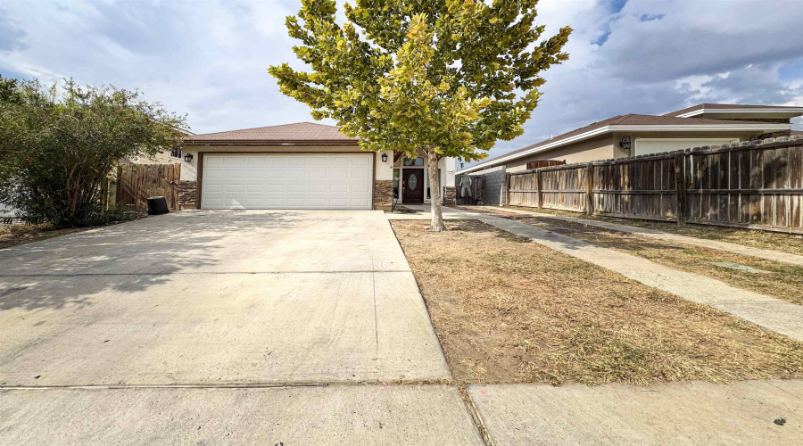 2310 Jean St, Laredo, Texas 78046, 3 Bedrooms Bedrooms, 5 Rooms Rooms,2 BathroomsBathrooms,Residential,For Sale,2310 Jean St,20253803