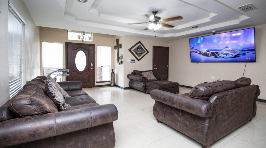 2310 Jean St, Laredo, Texas 78046, 3 Bedrooms Bedrooms, 5 Rooms Rooms,2 BathroomsBathrooms,Residential,For Sale,2310 Jean St,20253803