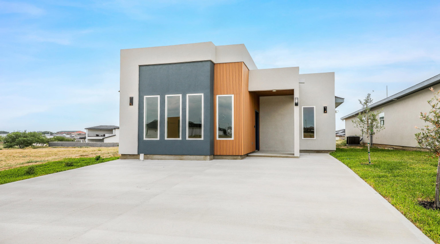5021 Servando Dr, Laredo, Texas 78046, 3 Bedrooms Bedrooms, 5 Rooms Rooms,2 BathroomsBathrooms,Residential,For Sale,5021 Servando Dr,20253809