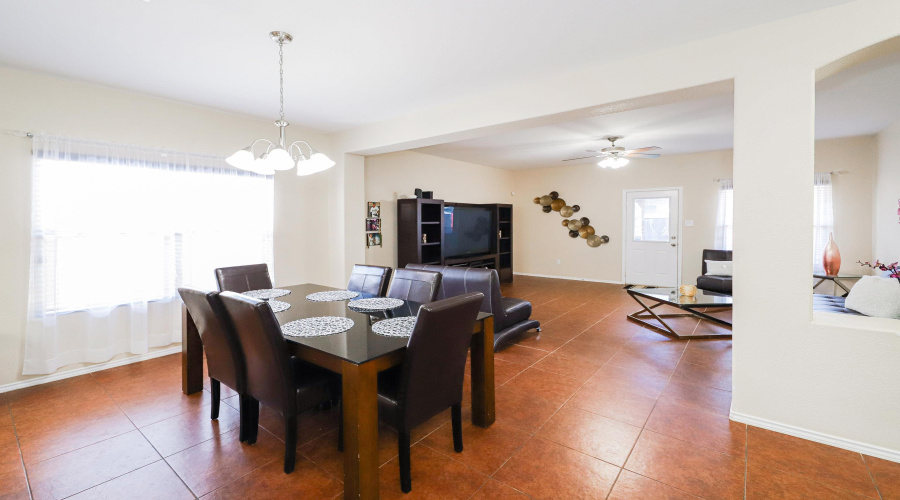 3204 Quintero St, Laredo, Texas 78045, 4 Bedrooms Bedrooms, 9 Rooms Rooms,2 BathroomsBathrooms,Residential,For Sale,3204 Quintero St,20253813