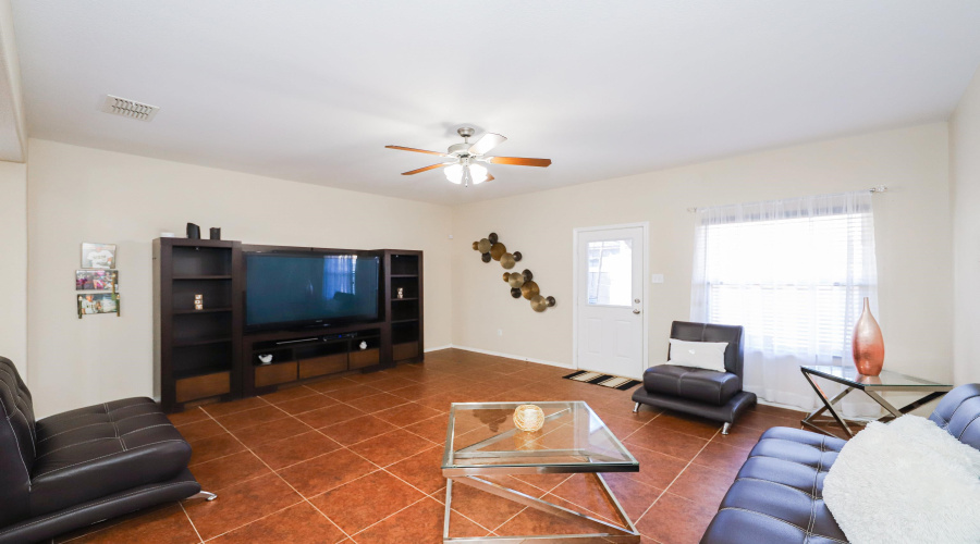 3204 Quintero St, Laredo, Texas 78045, 4 Bedrooms Bedrooms, 9 Rooms Rooms,2 BathroomsBathrooms,Residential,For Sale,3204 Quintero St,20253813