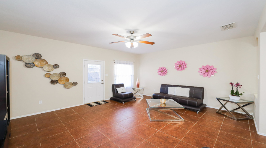 3204 Quintero St, Laredo, Texas 78045, 4 Bedrooms Bedrooms, 9 Rooms Rooms,2 BathroomsBathrooms,Residential,For Sale,3204 Quintero St,20253813