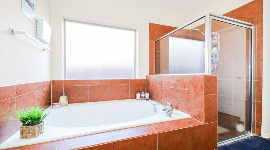 3204 Quintero St, Laredo, Texas 78045, 4 Bedrooms Bedrooms, 9 Rooms Rooms,2 BathroomsBathrooms,Residential,For Sale,3204 Quintero St,20253813