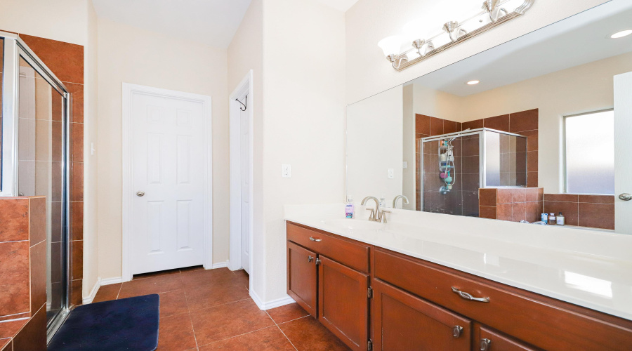 3204 Quintero St, Laredo, Texas 78045, 4 Bedrooms Bedrooms, 9 Rooms Rooms,2 BathroomsBathrooms,Residential,For Sale,3204 Quintero St,20253813