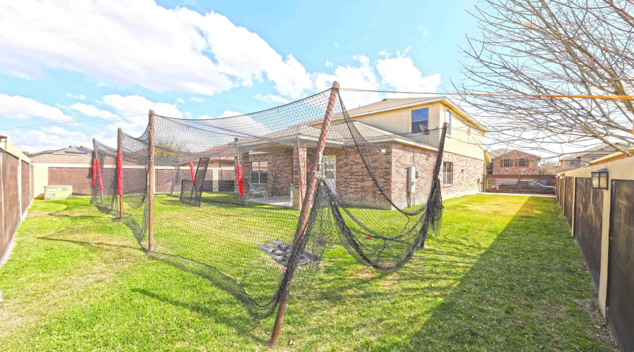 3204 Quintero St, Laredo, Texas 78045, 4 Bedrooms Bedrooms, 9 Rooms Rooms,2 BathroomsBathrooms,Residential,For Sale,3204 Quintero St,20253813