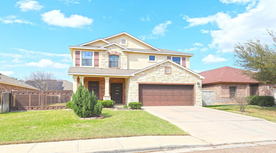 3204 Quintero St, Laredo, Texas 78045, 4 Bedrooms Bedrooms, 9 Rooms Rooms,2 BathroomsBathrooms,Residential,For Sale,3204 Quintero St,20253813