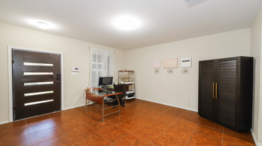 3204 Quintero St, Laredo, Texas 78045, 4 Bedrooms Bedrooms, 9 Rooms Rooms,2 BathroomsBathrooms,Residential,For Sale,3204 Quintero St,20253813