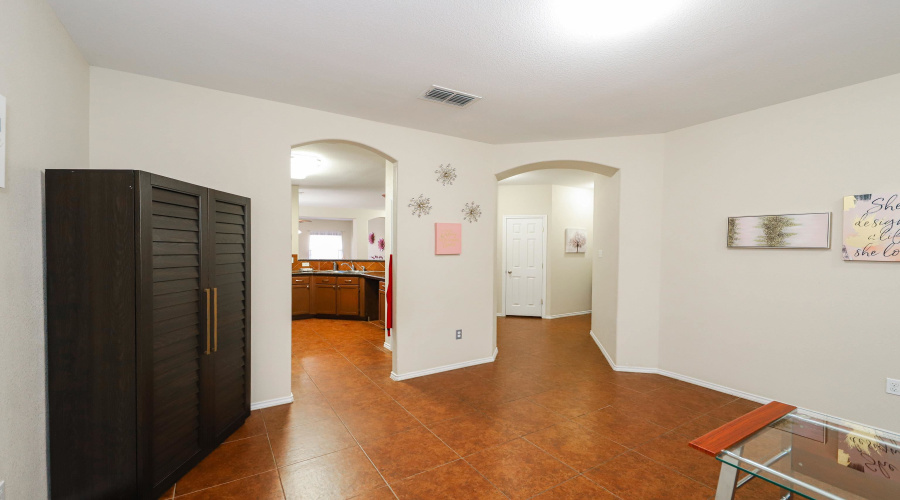 3204 Quintero St, Laredo, Texas 78045, 4 Bedrooms Bedrooms, 9 Rooms Rooms,2 BathroomsBathrooms,Residential,For Sale,3204 Quintero St,20253813