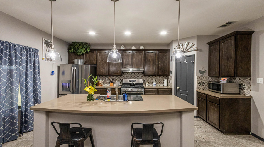 10022 Apparitions Dr., Laredo, Texas 78045, 4 Bedrooms Bedrooms, 7 Rooms Rooms,3 BathroomsBathrooms,Residential,For Sale,10022 Apparitions Dr.,20252915