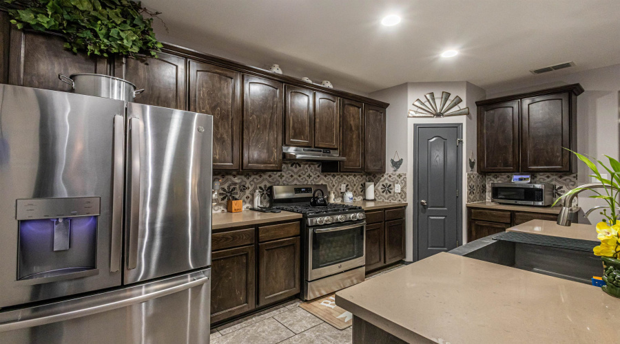 10022 Apparitions Dr., Laredo, Texas 78045, 4 Bedrooms Bedrooms, 7 Rooms Rooms,3 BathroomsBathrooms,Residential,For Sale,10022 Apparitions Dr.,20252915