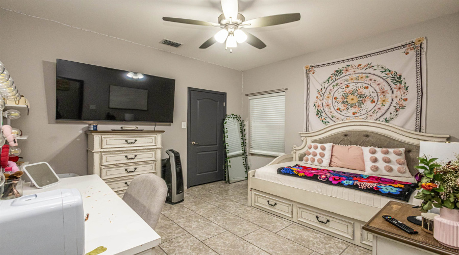 10022 Apparitions Dr., Laredo, Texas 78045, 4 Bedrooms Bedrooms, 7 Rooms Rooms,3 BathroomsBathrooms,Residential,For Sale,10022 Apparitions Dr.,20252915