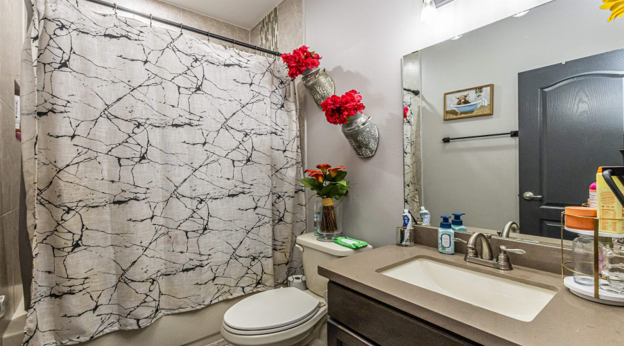 10022 Apparitions Dr., Laredo, Texas 78045, 4 Bedrooms Bedrooms, 7 Rooms Rooms,3 BathroomsBathrooms,Residential,For Sale,10022 Apparitions Dr.,20252915