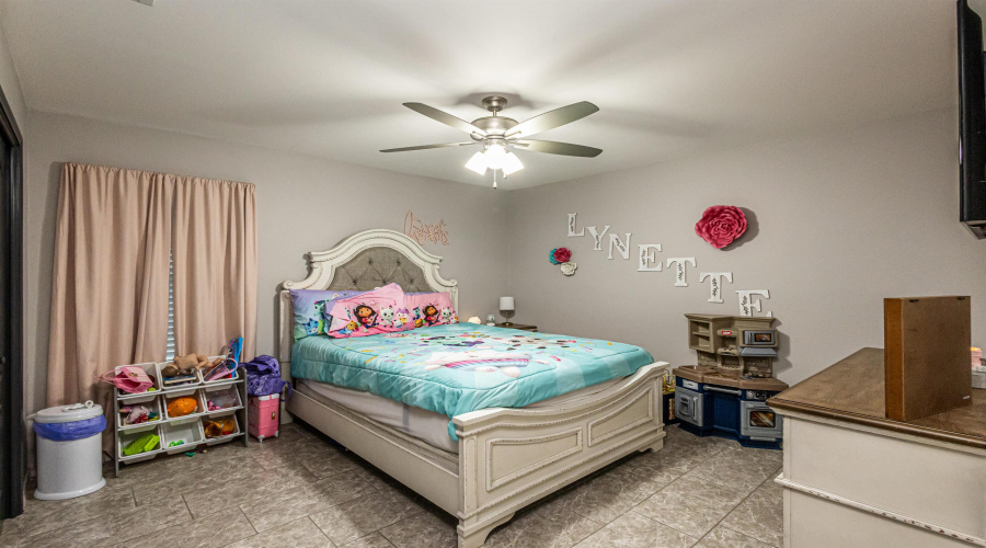 10022 Apparitions Dr., Laredo, Texas 78045, 4 Bedrooms Bedrooms, 7 Rooms Rooms,3 BathroomsBathrooms,Residential,For Sale,10022 Apparitions Dr.,20252915