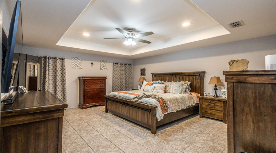 10022 Apparitions Dr., Laredo, Texas 78045, 4 Bedrooms Bedrooms, 7 Rooms Rooms,3 BathroomsBathrooms,Residential,For Sale,10022 Apparitions Dr.,20252915