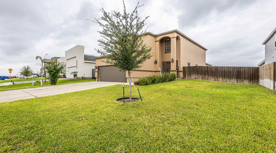 10022 Apparitions Dr., Laredo, Texas 78045, 4 Bedrooms Bedrooms, 7 Rooms Rooms,3 BathroomsBathrooms,Residential,For Sale,10022 Apparitions Dr.,20252915