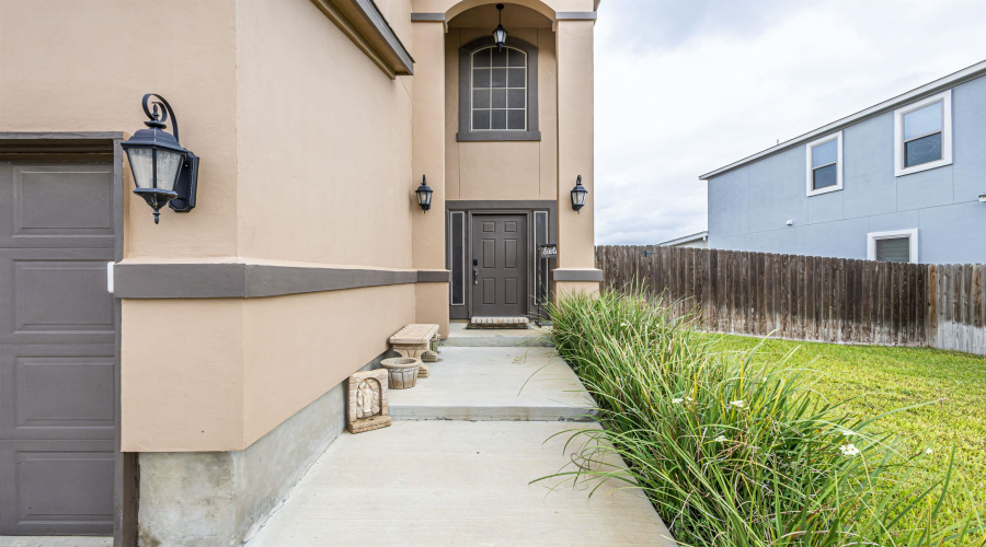 10022 Apparitions Dr., Laredo, Texas 78045, 4 Bedrooms Bedrooms, 7 Rooms Rooms,3 BathroomsBathrooms,Residential,For Sale,10022 Apparitions Dr.,20252915