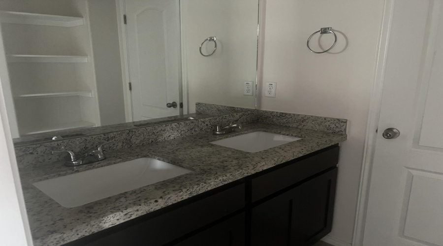 201 Welland Dr., Laredo, Texas 78045, 3 Bedrooms Bedrooms, 5 Rooms Rooms,2 BathroomsBathrooms,Residential,For Rent,201 Welland Dr.,20253831