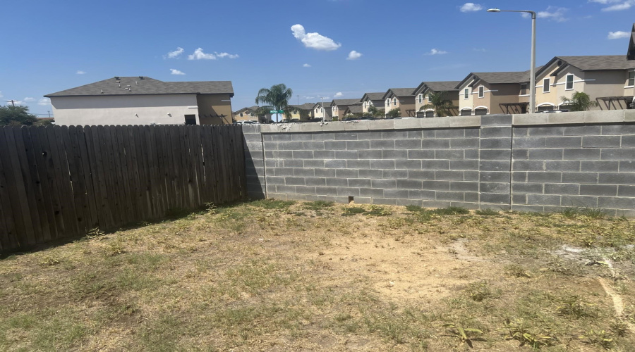 201 Welland Dr., Laredo, Texas 78045, 3 Bedrooms Bedrooms, 5 Rooms Rooms,2 BathroomsBathrooms,Residential,For Rent,201 Welland Dr.,20253831