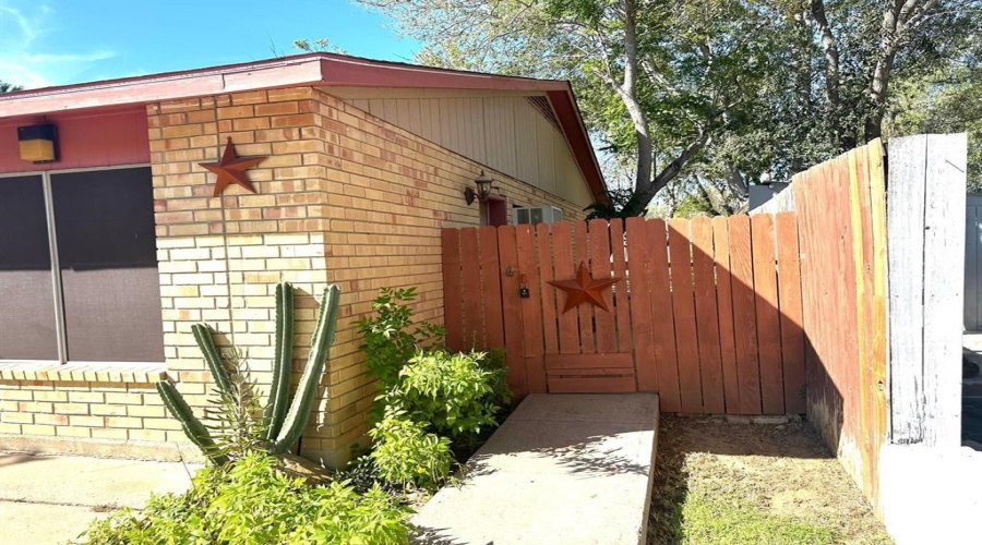 608 Sesame Ln, Laredo, Texas 78045, 4 Bedrooms Bedrooms, 7 Rooms Rooms,2 BathroomsBathrooms,Residential,For Rent,608 Sesame Ln,20250583