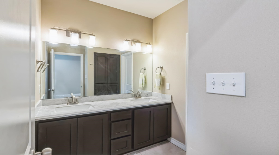 304 Glen Cook Dr., Laredo, Texas 78041, 3 Bedrooms Bedrooms, ,2 BathroomsBathrooms,Residential,For Sale,304 Glen Cook Dr.,20251285