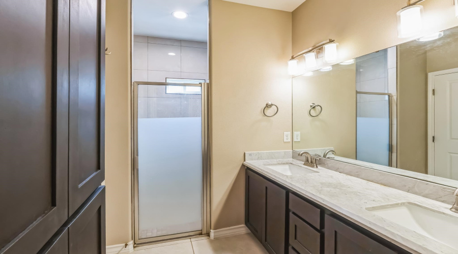 304 Glen Cook Dr., Laredo, Texas 78041, 3 Bedrooms Bedrooms, ,2 BathroomsBathrooms,Residential,For Sale,304 Glen Cook Dr.,20251285