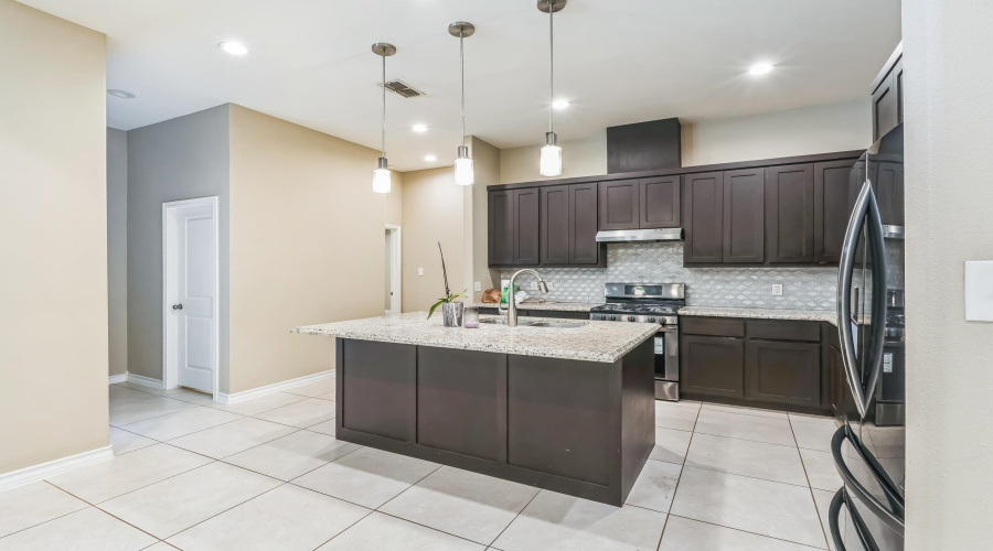 304 Glen Cook Dr., Laredo, Texas 78041, 3 Bedrooms Bedrooms, ,2 BathroomsBathrooms,Residential,For Sale,304 Glen Cook Dr.,20251285