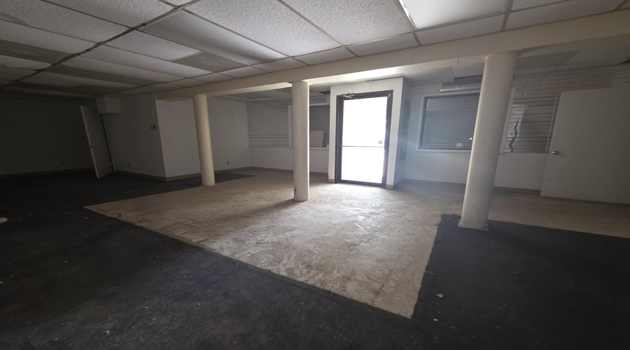 1301 Zaragoza St, Laredo, Texas 78041, 1 Room Rooms,1 BathroomBathrooms,Commercial retail/office,For Rent,1301 Zaragoza St,20253867