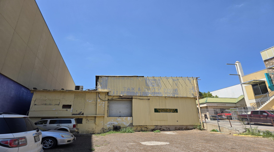 1301 Zaragoza St, Laredo, Texas 78041, 1 Room Rooms,1 BathroomBathrooms,Commercial retail/office,For Rent,1301 Zaragoza St,20253867