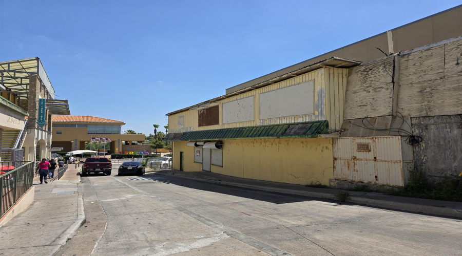 1301 Zaragoza St, Laredo, Texas 78041, 1 Room Rooms,1 BathroomBathrooms,Commercial retail/office,For Rent,1301 Zaragoza St,20253867