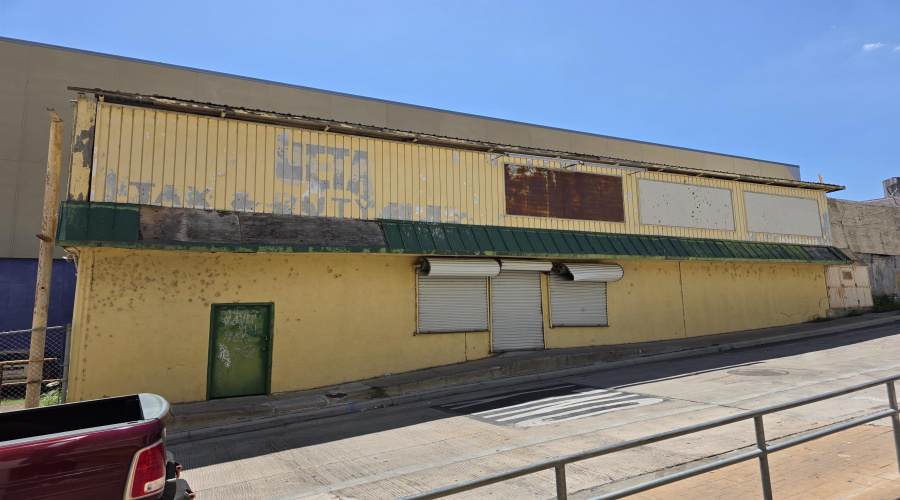 1301 Zaragoza St, Laredo, Texas 78041, 1 Room Rooms,1 BathroomBathrooms,Commercial retail/office,For Rent,1301 Zaragoza St,20253867