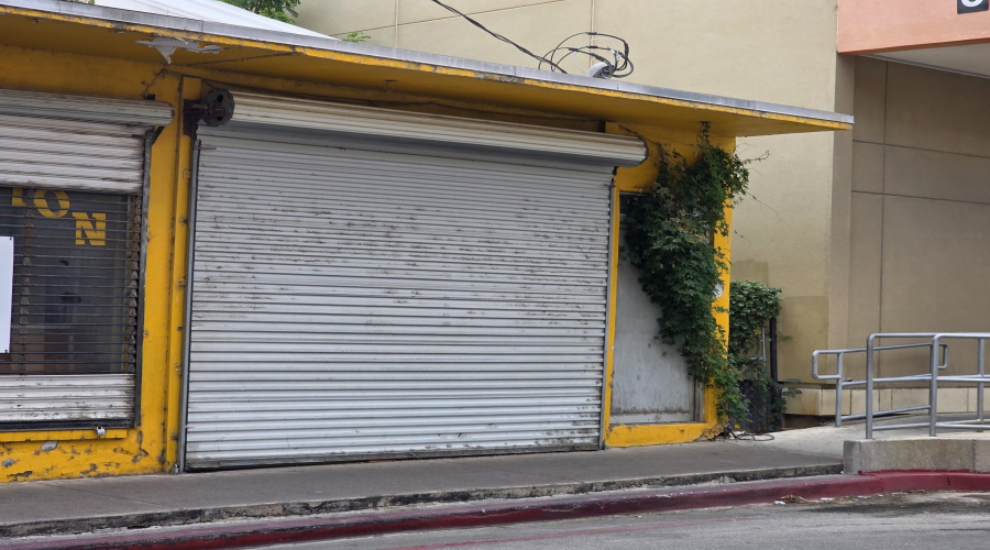 1301 Zaragoza St, Laredo, Texas 78040, 1 Room Rooms,1 BathroomBathrooms,Commercial retail/office,For Rent,1301 Zaragoza St,20253868