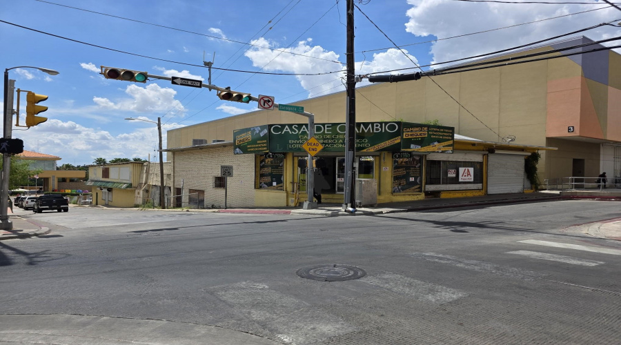 1301 Zaragoza St, Laredo, Texas 78040, 1 Room Rooms,1 BathroomBathrooms,Commercial retail/office,For Rent,1301 Zaragoza St,20253868