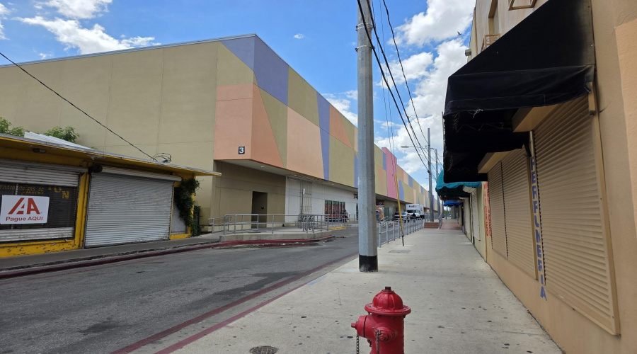 1301 Zaragoza St, Laredo, Texas 78040, 1 Room Rooms,1 BathroomBathrooms,Commercial retail/office,For Rent,1301 Zaragoza St,20253868