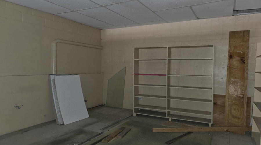 1301 Zaragoza St, Laredo, Texas 78040, 1 Room Rooms,1 BathroomBathrooms,Commercial retail/office,For Rent,1301 Zaragoza St,20253868